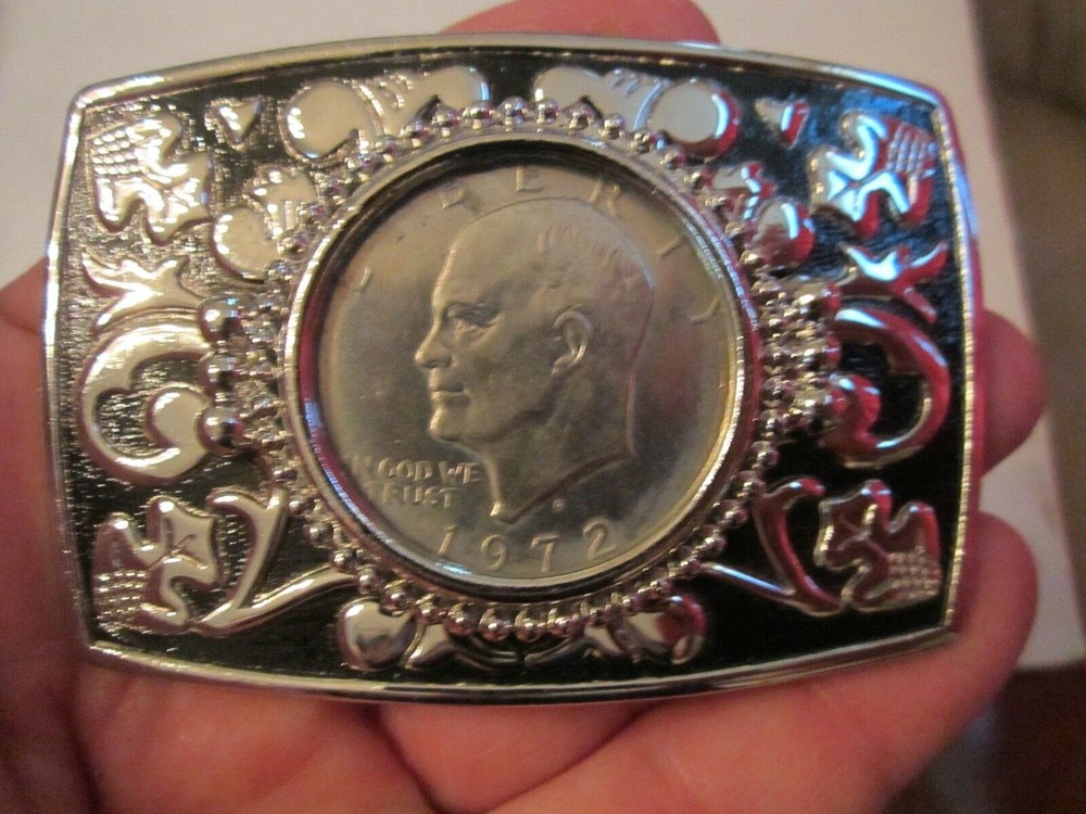 1972 SILVER DOLLAR BELT BUCKLE – SILVER TONE ACCENT – GW-15