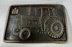 Vintage Metal Belt Buckle International Harvester Tractor (3 3/8&Prime; x 2 1/4&Prime;)