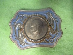 1974 GOLD TONE SILVER DOLLAR BELT BUCKLE – GOLD TONE ACCENT