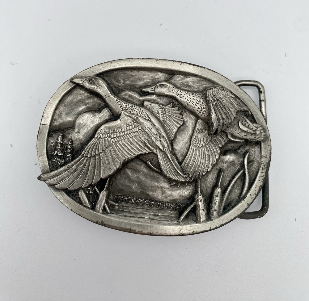 VTG Siskiyou Flying Geese Pewter Belt Buckle Wildlife Waterfowl USA Ducks