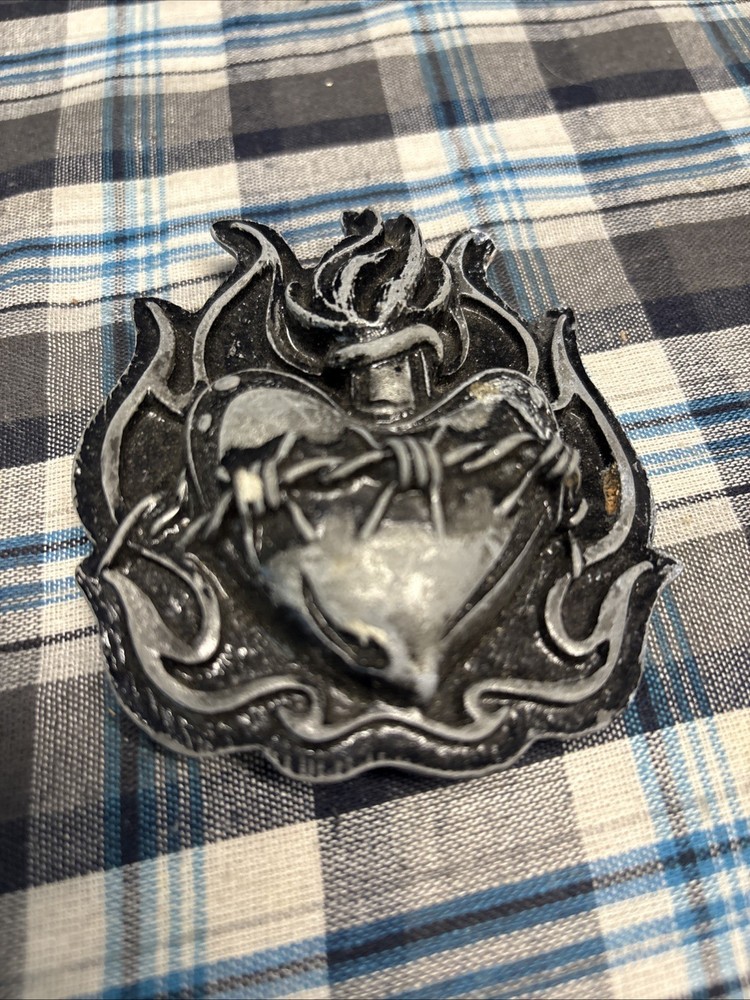 HEAVY METAL MFG. Belt Buckle Flaming Heart Barb Wire Metal DD2