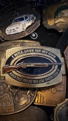 Men&rsquo;s Vintage Limited Edition Belt Buckle Gold/Black Gun Graphic 1.5in D415