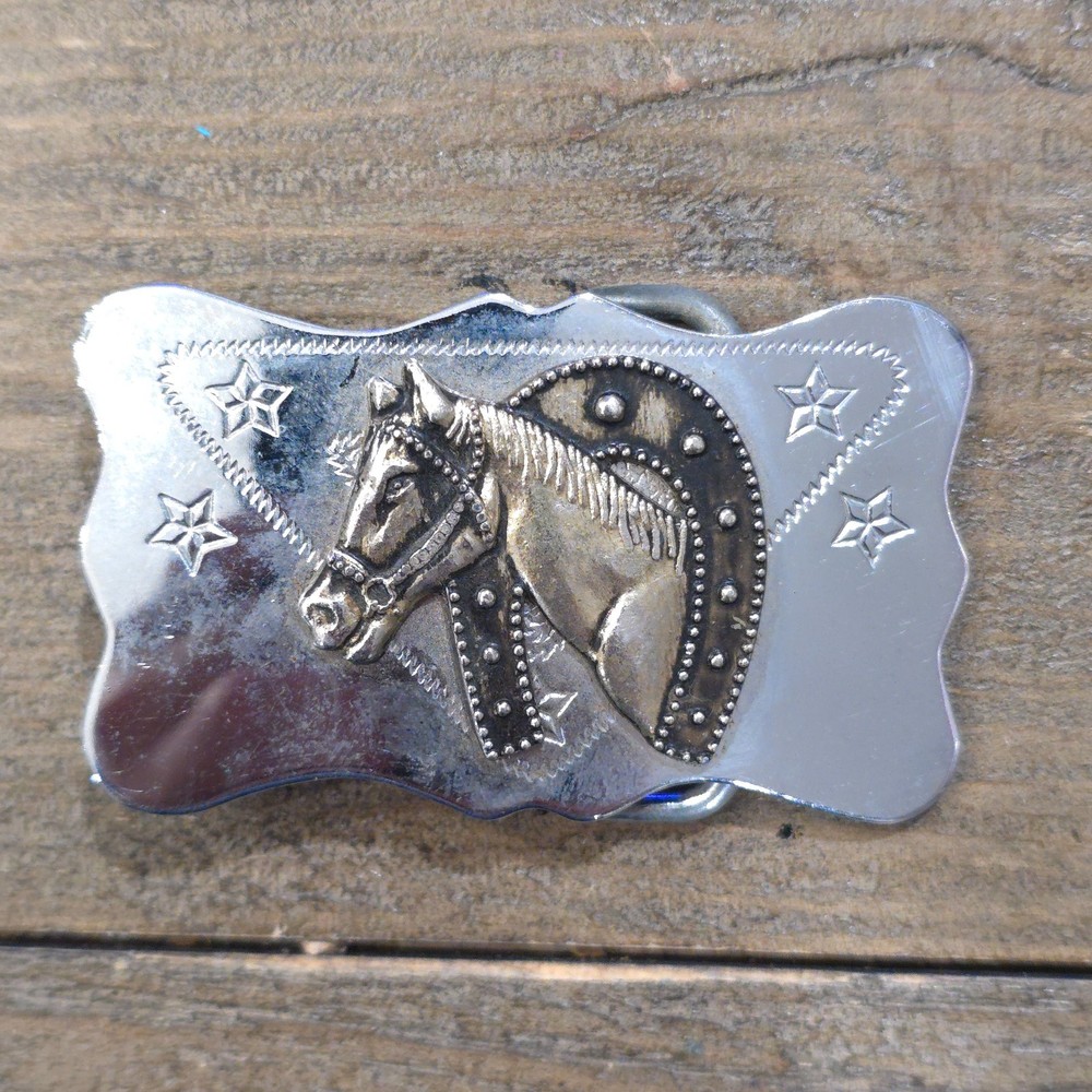 VINTAGE HORSE WITH HORSE SHOE THEME BELT BUCKLE