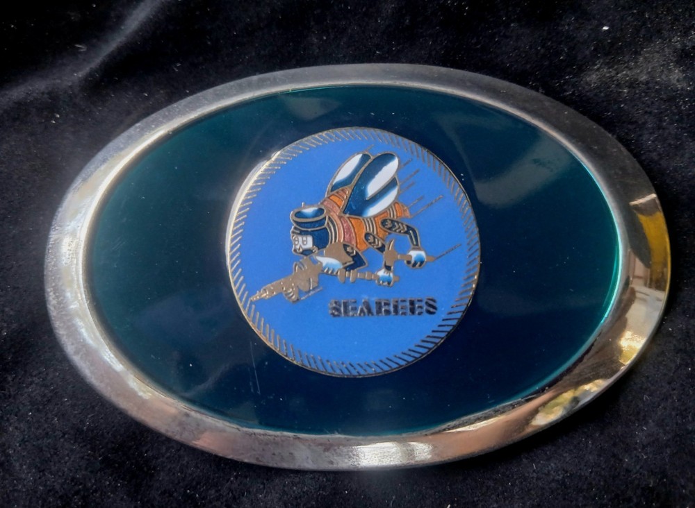 VtgBeltBuckleEnamel US NavySeabeesMilitaryArmedForceRockBikerRetroClassy80s90s