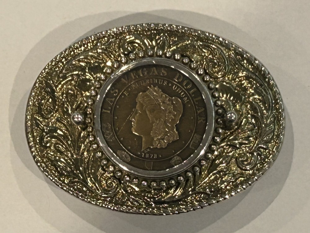 VINTAGE LAS VEGAS COIN BELT BUCKLE FAUX 1878 COIN OVAL SILVER/GOLD