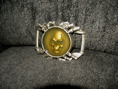 MEN&rsquo;S HEAVY PEWTER GREEN RESIN SKULL HANDS BIKER BELT BUCKLE