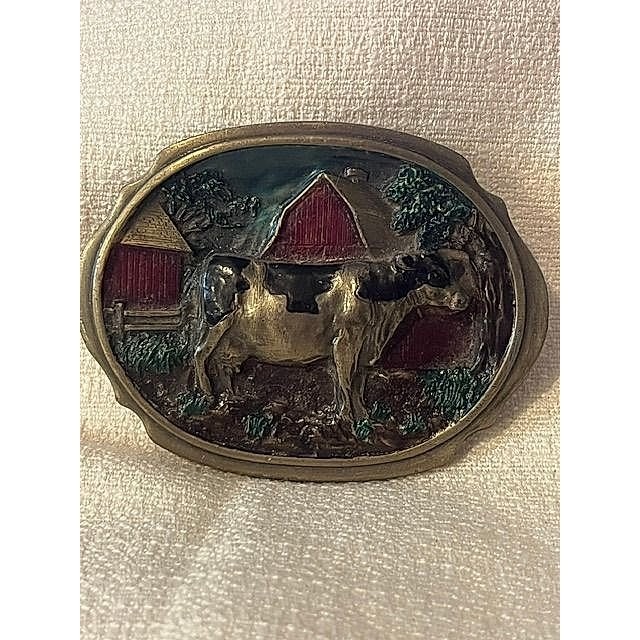 C&J 1986 Holstein Dairy Cow & Barn Farm Scene Belt Buckle