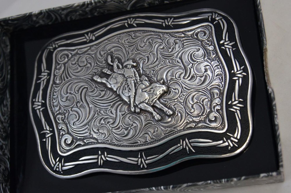 CRUMRINE Belt Buckle BULL RIDER Barbed Wire border M & F Western cowboy 38028