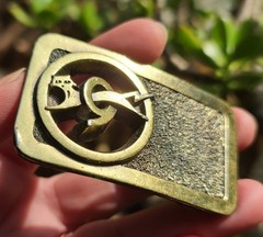 VTG 1983 UNION Carbide Co BELT BUCKLE – 3D Cutout Cat #9 Logo USA Bolt