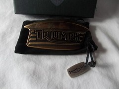 GENUINE~TRIUMPH~BONNEVILLE~TANK~BADGE~BELT BUCKLE~MOTORCYCLE~OLD STOCK~ORIG. BOX