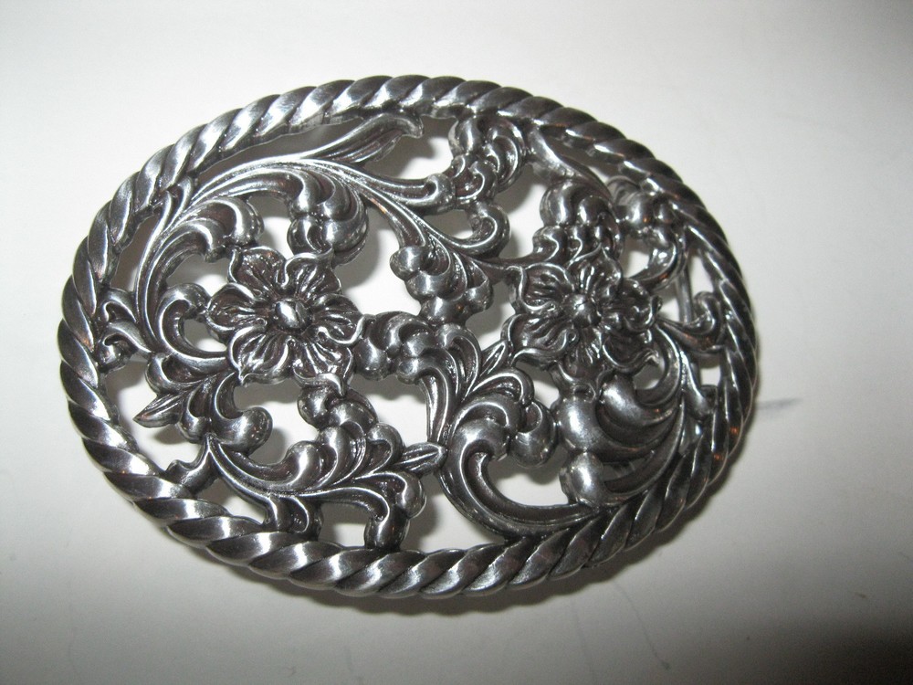 Belt Buckle C-131 – Silver Plated Flowers, Vines & Rope around the Buckle