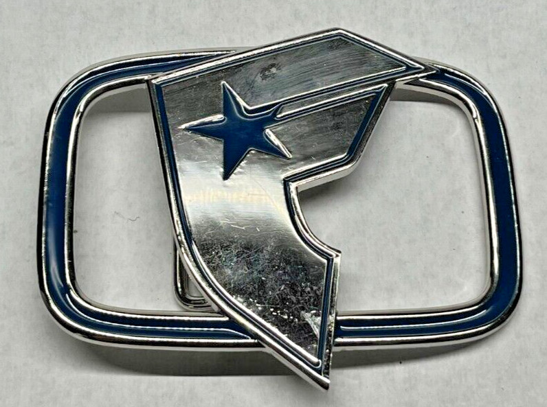 famous stars and straps belt buckle – Famous Logo