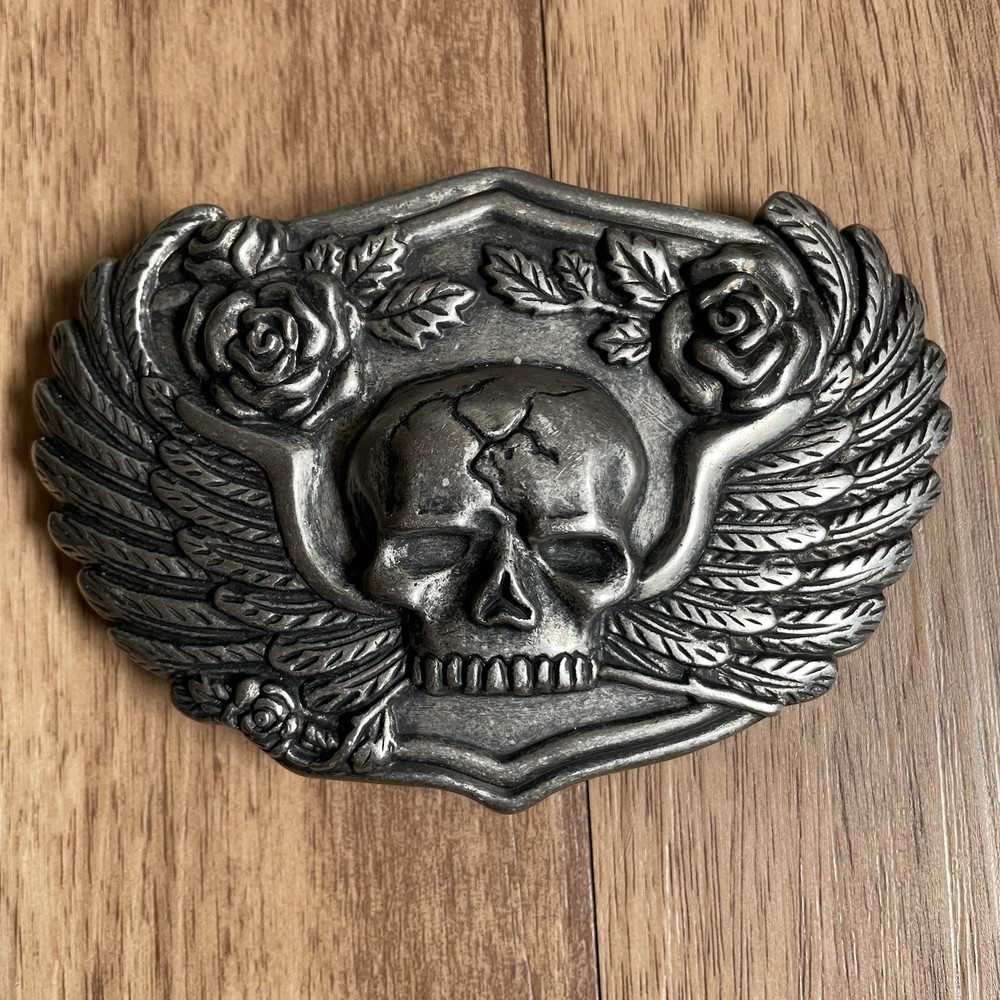 Belt Buckle Large 4&Prime; Cracked Skull Roses Wings Gray Silver Color Goth Halloween