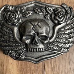 Belt Buckle Large 4&Prime; Cracked Skull Roses Wings Gray Silver Color Goth Halloween