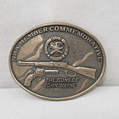 Belt Buckle – NRA Member Commemorative « The Guns of John Wayne » (read desc.)