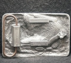 XF03149 GREAT VINTAGE 2002 *REMINGTON* GUN MANUFACTURER MENS PEWTER BELT BUCKLE