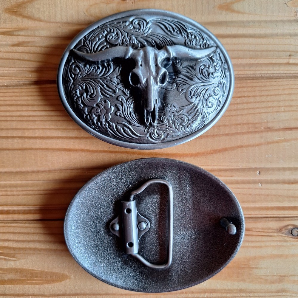 Long horns Bull skull head western country oval metal belt buckle