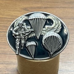Siskiyou Pewter US Military Airborne Belt Buckle Oval 1990 USA Parachute