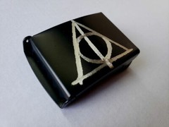 Harry Potter – Deathly Hallows Symbol 1.5&Prime; Web Belt Flip Buckle – Black