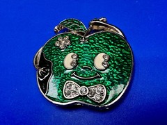 Scared Green Apple Face – Rhinestones Accented Cartoon Novelty Fun Belt Buckle