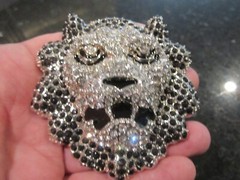 LION&rsquo;S HEAD BELT BUCKLE COVERED IN SPARKLING CRYSTALS HEAVY MISSING CLASP GW-17