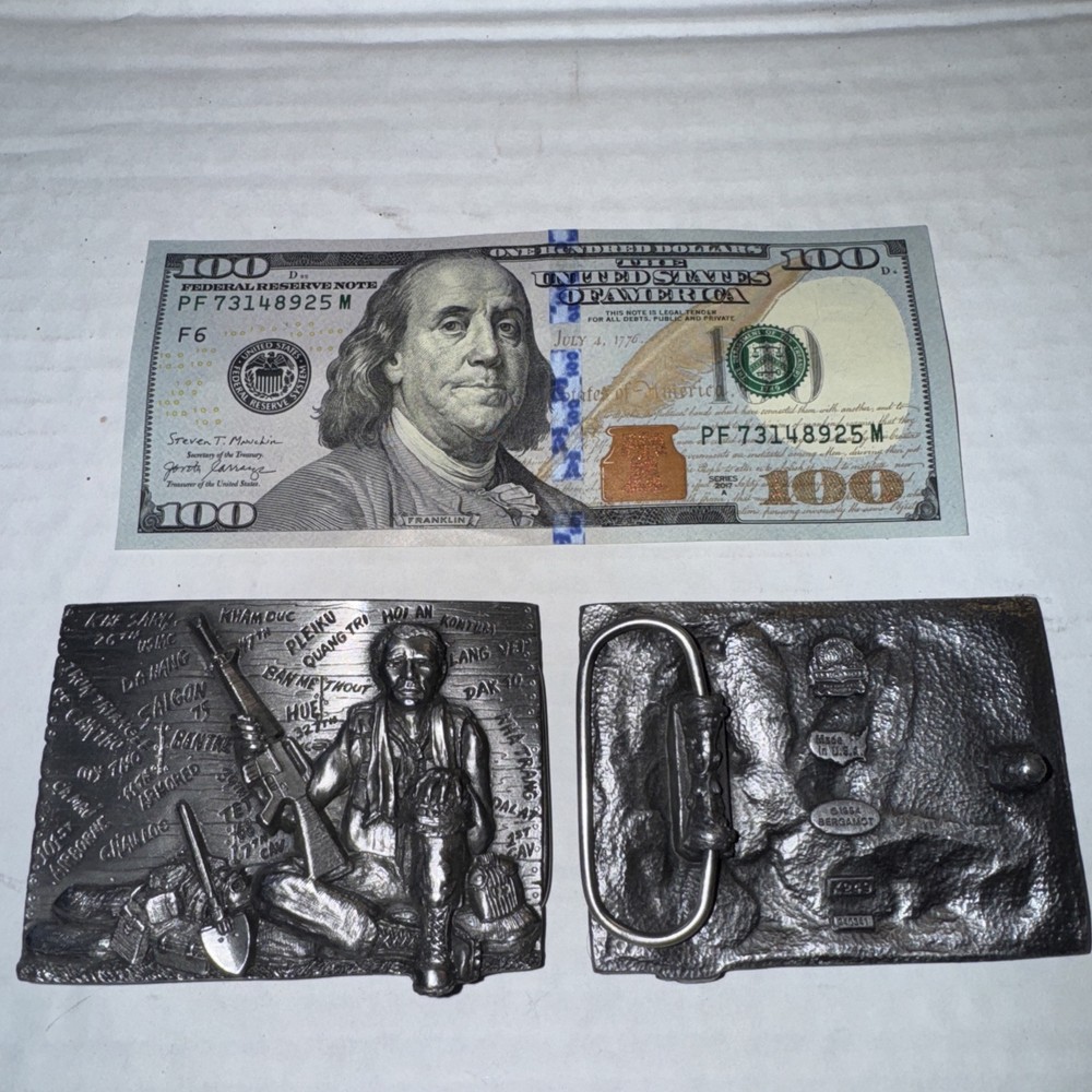 Vintage Military Belt Buckle Vietnam 101ST airborne 1st Cav. New Old Stock ￼