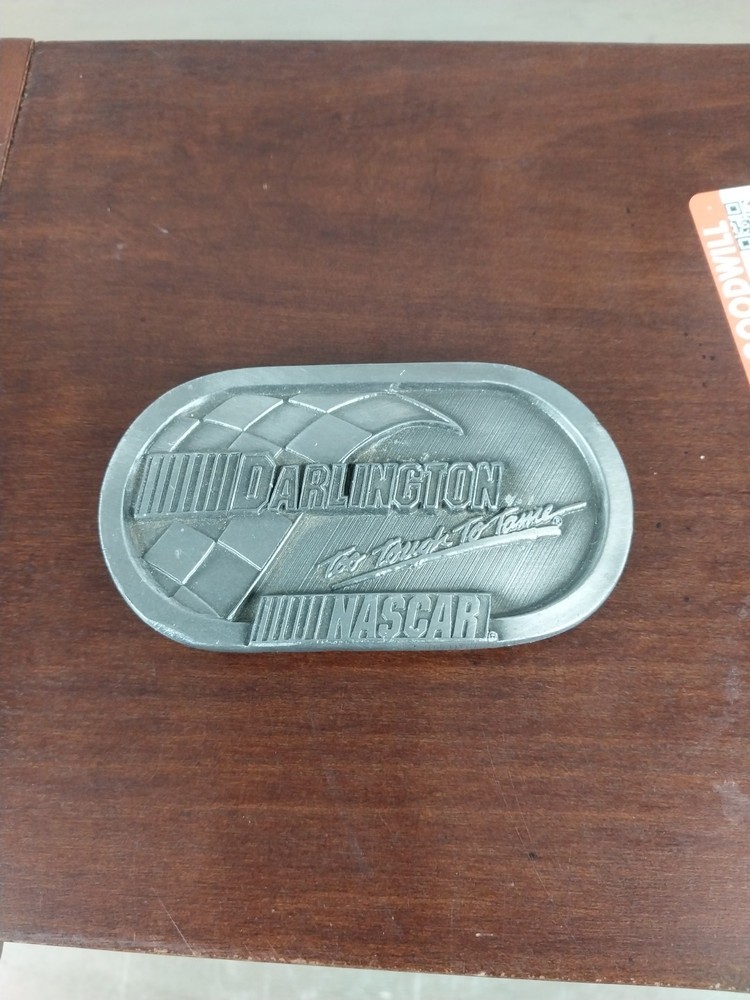 Darlington Speedway Racetrack Belt Buckle NASCAR USA Made « To Tough To Tame » N-1