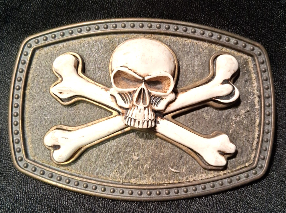 SKULL & CROSSBONES JOLLY ROGER BELT BUCKLE W/ RAISED SKULL & BONES 41/2 BY 3 IN