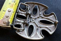 IRON CROSS LIKE DESIGN SYMMETRIC CUTOUT OVAL BRASS TONED BELT BUCKLE