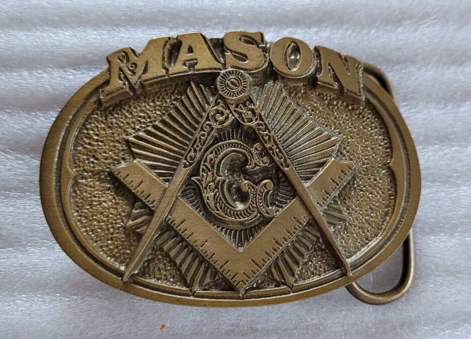 MASON MASONIC SQUARE COMPASS BLUE LODGE G BRASS COLOR FINISH BELT BUCKLE 1985