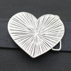 Radiant Heart Belt Buckle – Romantic Design, Classic and Modern