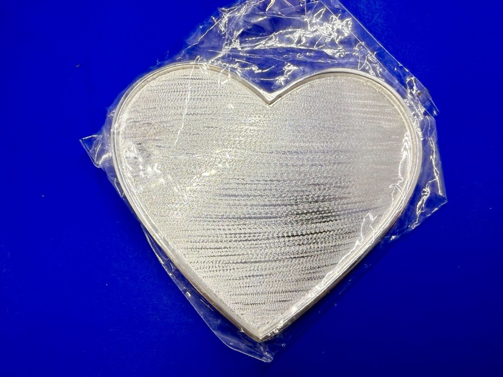 Beautiful Heart Shaped Textured Silver Color Ladies Soaked Project Belt Buckle