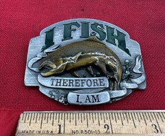 VINTAGE 92’ BELT BUCKLE « I FISH THEREFORE I AM » SISKIYOU FINE PEWTER BROWN TROUT