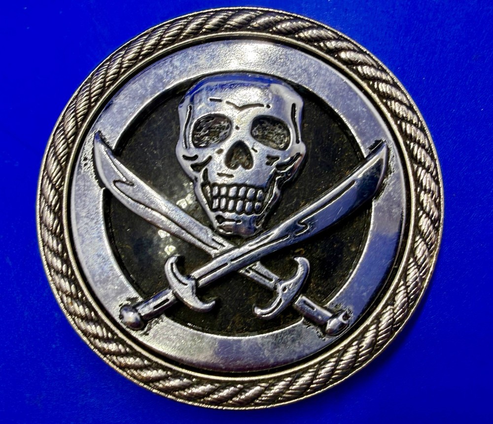 Skull and Crossed Swords Rope Pattern Border Silver Color Round Belt Buckle