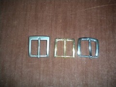 LOTS OF 3 REGULAR BUCKLE FOR 1 1/4 IN WIDE 2 SILVER 1 GOLD BUCKLE