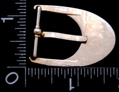 LL04108 VINTAGE ***RED, WHITE & BLACK INLAY** SILVERTONE FASHION BELT BUCKLE