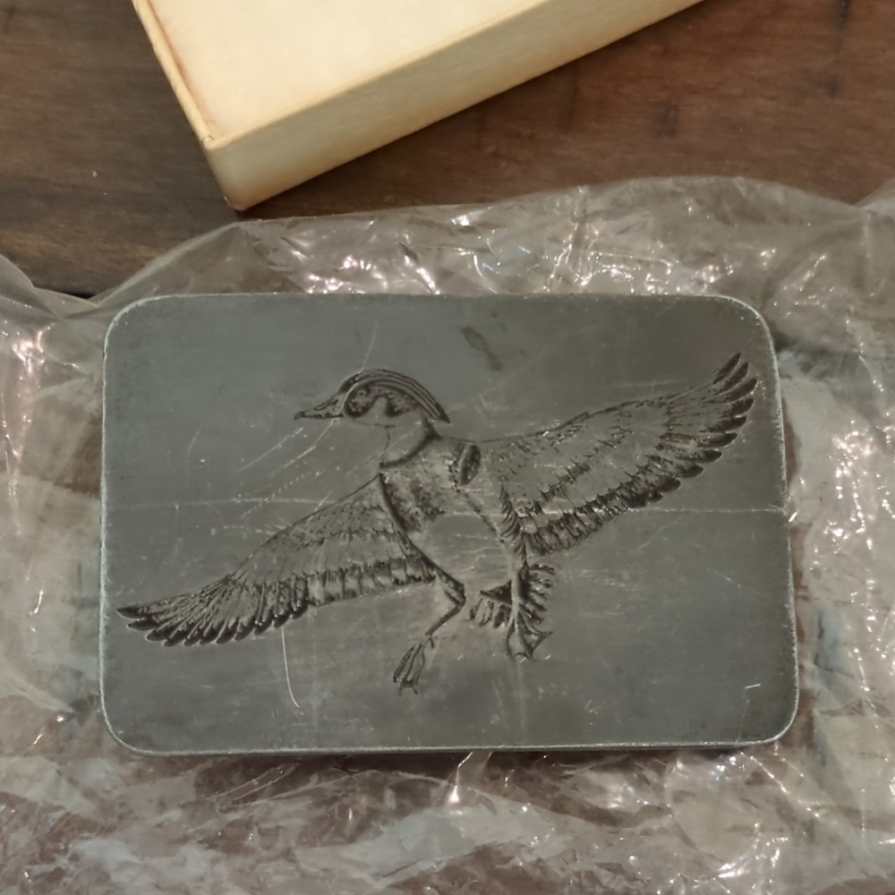 Men&rsquo;s Silver Tone Engraved Flying Duck Metal Belt Buckle