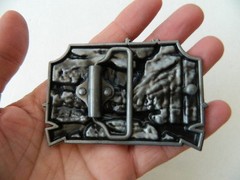 BIG BUCK DEER & RIFLES BELT BUCKLE, HAND PAINTED, ZINC ALLOY, W/PEWTER FINISH