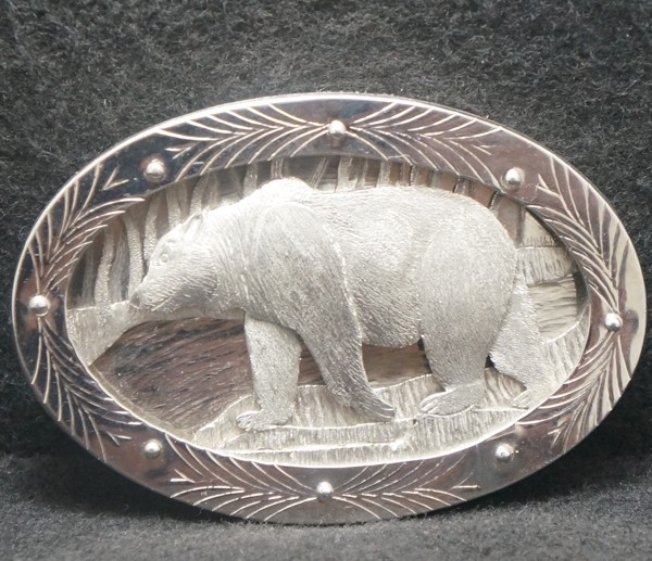 XG17164 VINTAGE 2002 ***BEAR*** WILDLIFE ANIMAL ARTWORK SILVERTONE BELT BUCKLE