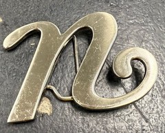 Sleek Lowercase “n” Cut-Out Belt Buckle – Modern & Minimalist Style!