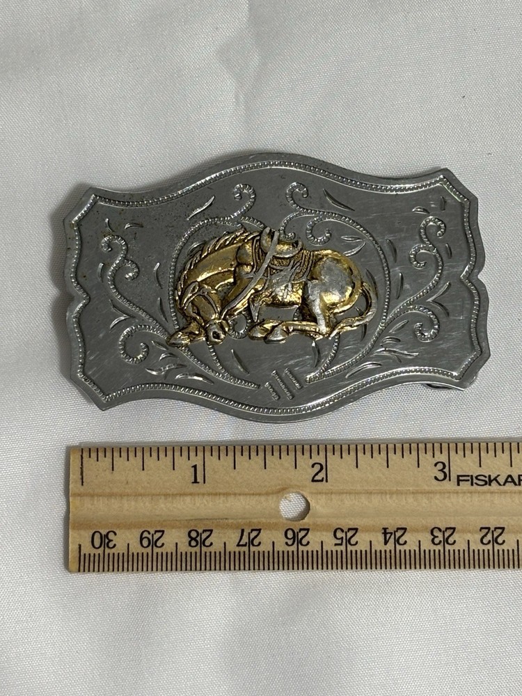 Men&rsquo;s Western Silver Tone Belt Buckle Gold Tone Bronc Scroll Engraved 1.5&Prime;