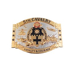🌟US Army 5th Cavalry Regiment « Black Knights » Insignia, Gold Silver Belt Buckle