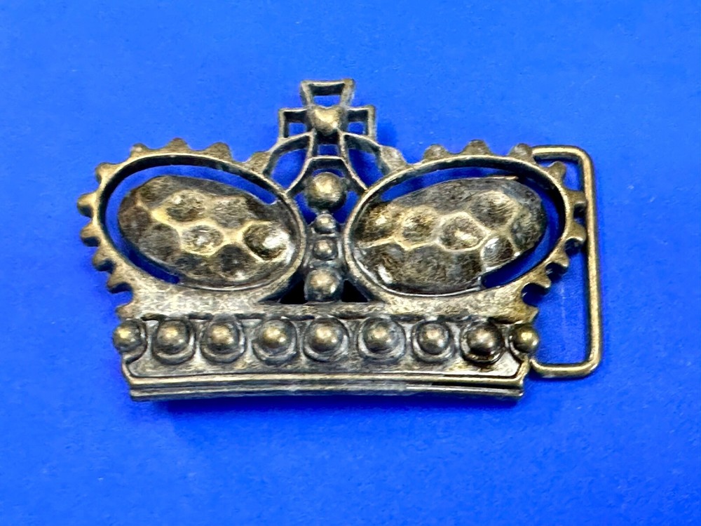 The Royal Crown – Vintage See Through Cutout Studded Belt Buckle