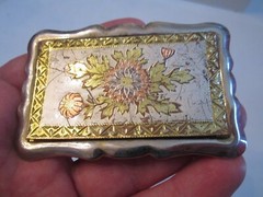 TRI COLOR PLATED FLOWER DESIGN BELT BUCKLE – VINTAGE – 3 1/2&Prime; X 2 1/4&Prime; – GW6