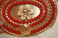 Lg. Oval Gold Tone Metal Belt Buckle Red Braid Clam Shells