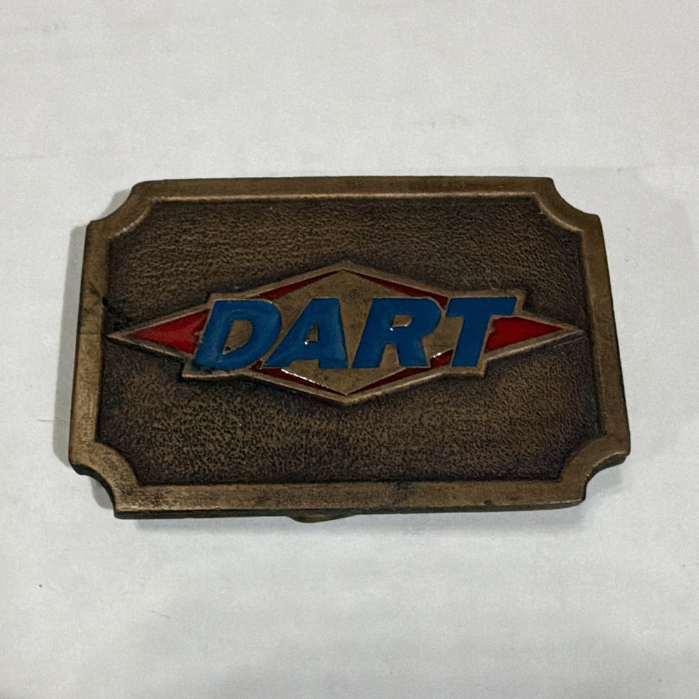 Men&rsquo;s DART Logo Metal Clip Belt Buckle – Bronze/Blue/Red Tone Colors
