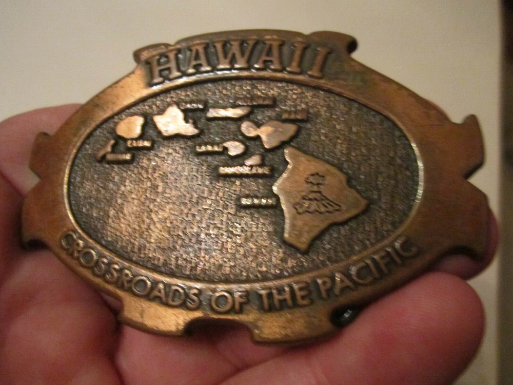 HAWAII CROSSROADS OF THE PACIFIC BELT BUCKLE – MADE IN CANADA – GW-16