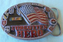 1987 VIETNAM VET AMERICAN FLAG FORGOTTEN HERO ENAMEL PEWTER BELT BUCKLE VTG