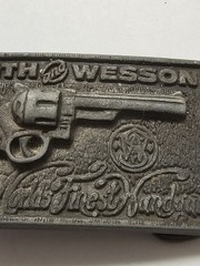VINTAGE SMITH & WESSON World&rsquo;s Finest Handgun Belt Buckle Brass Pewter #811