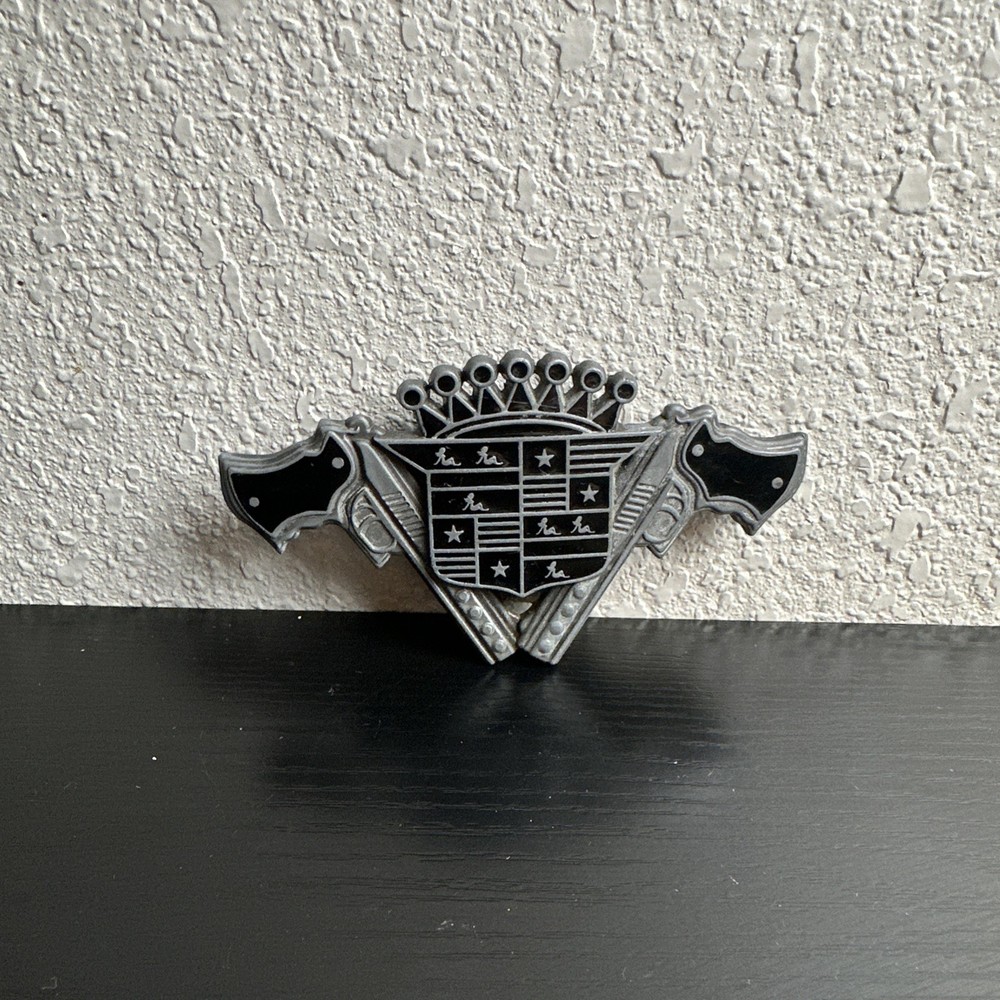 SE11105 *NOS* REALLY COOL **DUELING GUNS W/ TRUCKER GIRLS** FASHION ART BUCKLE